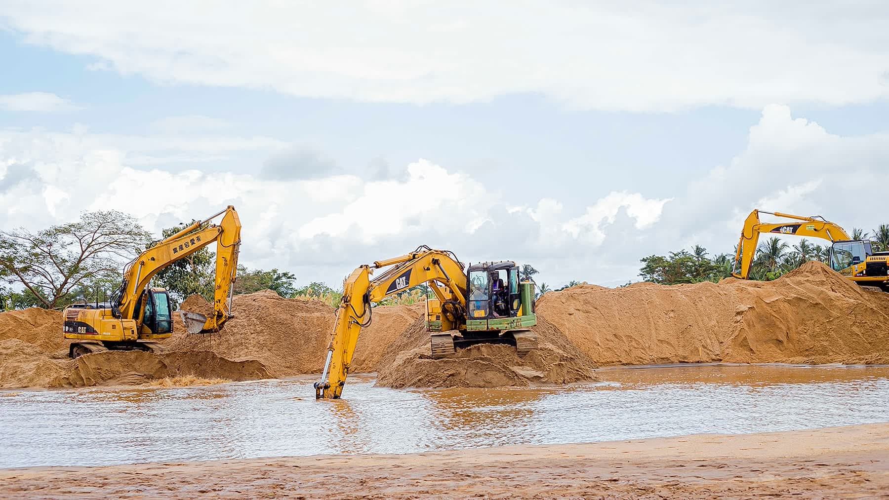 Ellyz excavators working a river sand extraction site